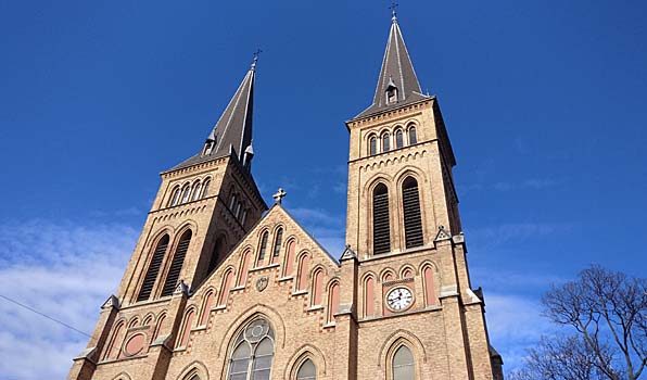 planet-vienna, die neuottakringer Pfarrkirche Zur Heiligen Familie in wien