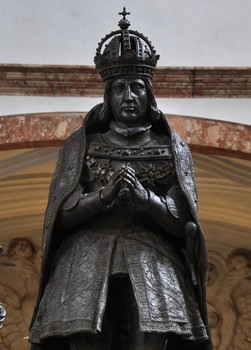 planet-vienna, Kaiser Maximilian I. - Bronzestatue auf dem Kenotaph seines Grabmahls in der Hofkirche zu Innsbruck