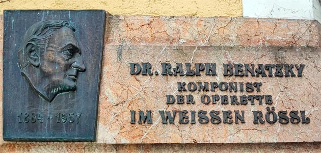 planet-vienna, der komponist ralph benatzky; Ralph Benatzky - Tafel am Weissen Rössl in St. Wolfgang