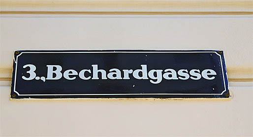 planet-vienna, die bechardgasse in wien, strassenschild
