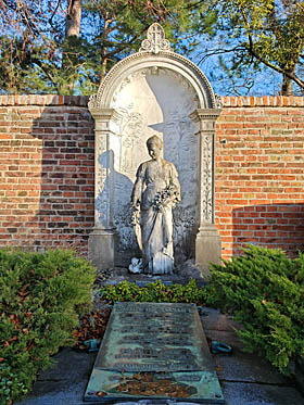 planet-vienna, Familiengrab der Mayer von Gunthof auf dem Hietzinger Friedhof