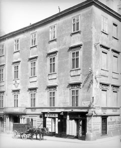planet-vienna, das ehemalige palais trautson an der habsburgergasse in wien