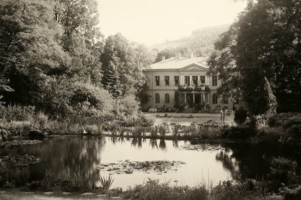 planet-vienna, Das Palais Windisch-Graetz in Huetteldorf auf einer Ansichtskarte um 1950