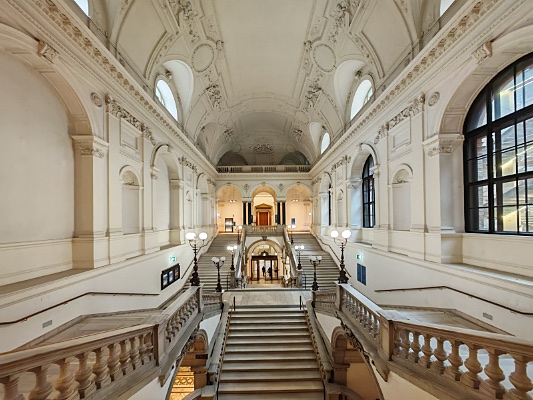 planet-vienna, die universitaet in wien, treppenaufgang
