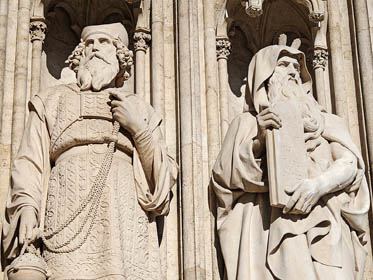 planet-vienna, die votivkirche in wien, portalfiguren