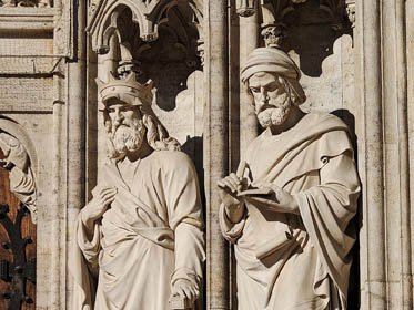 planet-vienna, die votivkirche in wien, portalfiguren